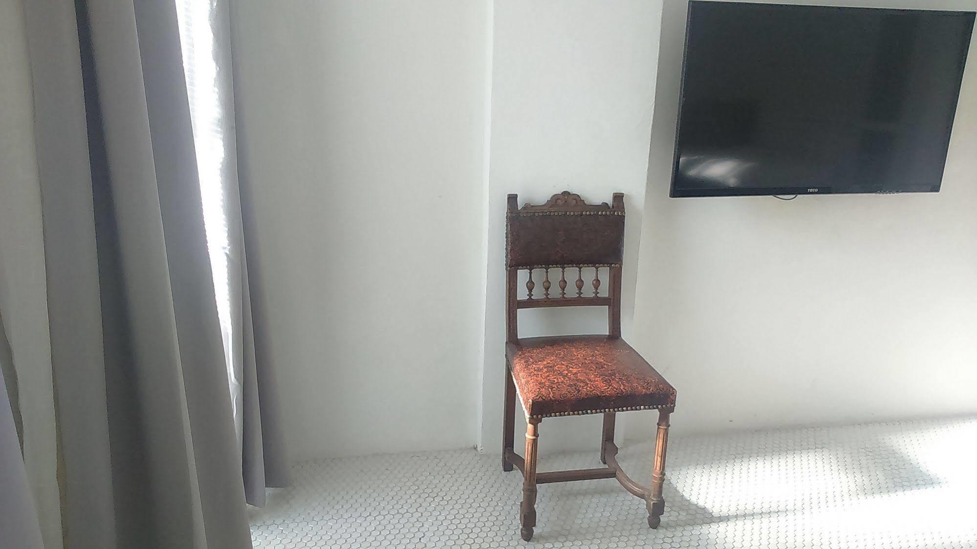 白狗公寓amo B&B市區金三角 東大門夜市 Hualien Extérieur photo