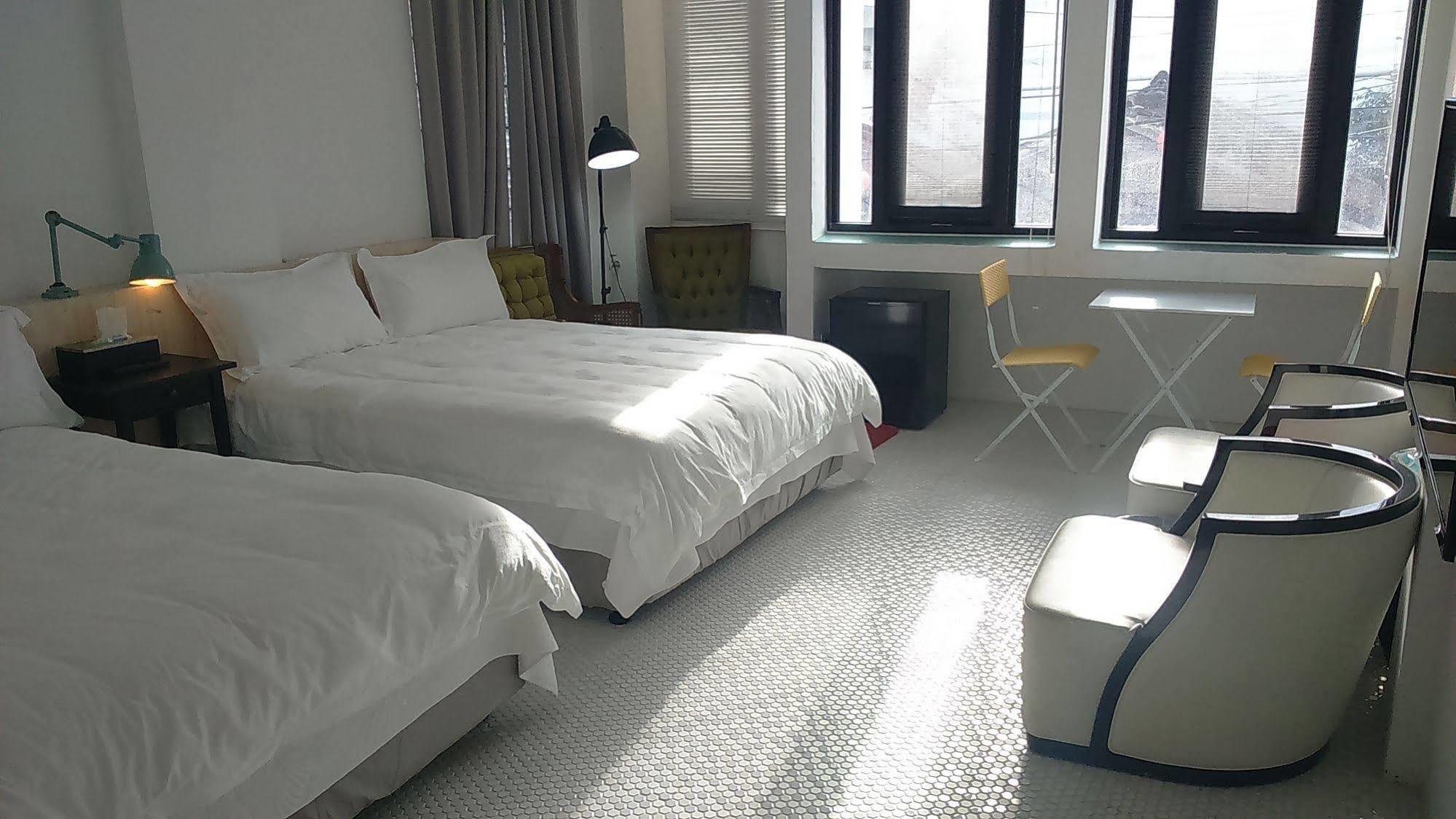 白狗公寓amo B&B市區金三角 東大門夜市 Hualien Extérieur photo
